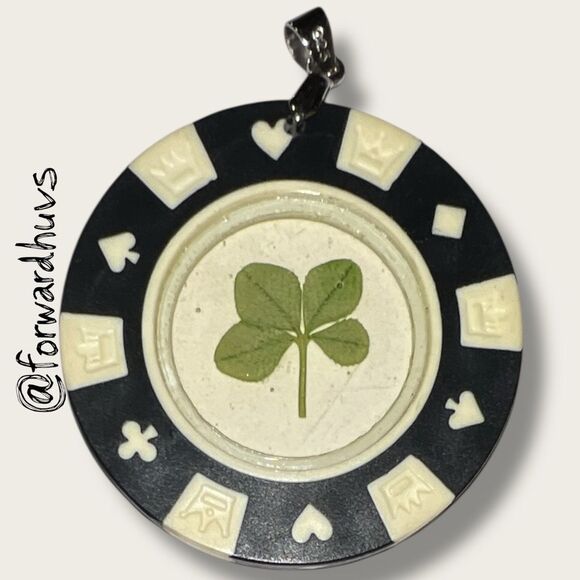 Poker Chip Pendant – Preserved Four-Leaf Clover – 925 Bail - Picture 1 of 8
